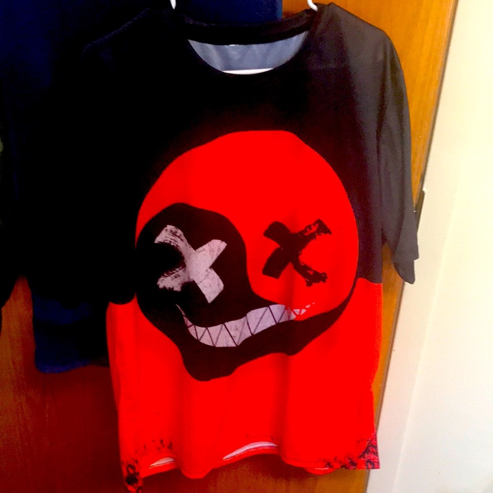 Shirt never worn smoke free home